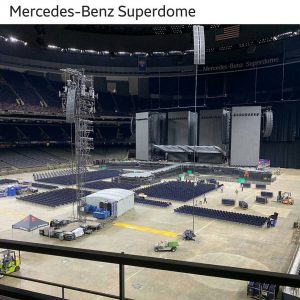 New Orleans - the stage gets ready